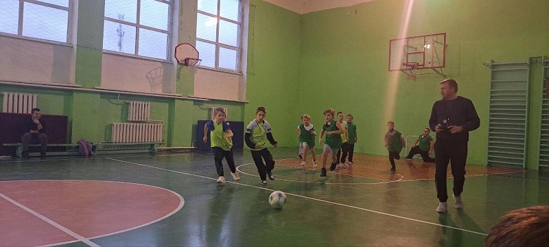 Товарищеские встречи по мини - футболу.